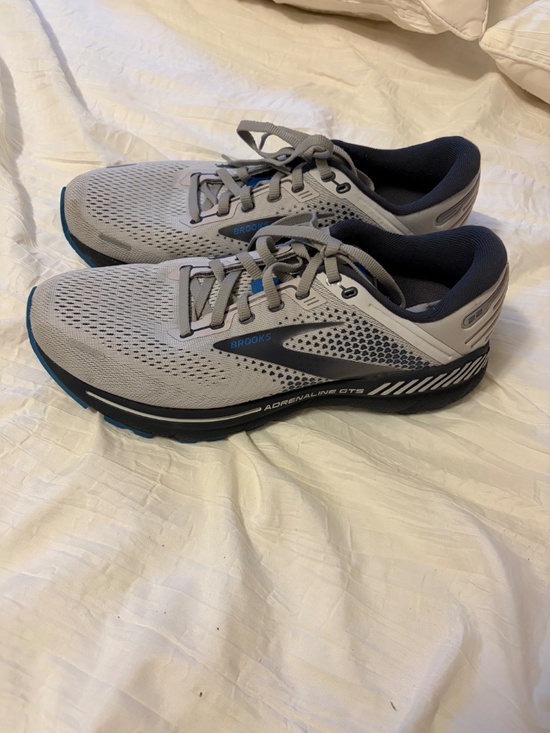 Brooks men\'s Adrenaline GTS 22 running sneakers, size 8 main image 6